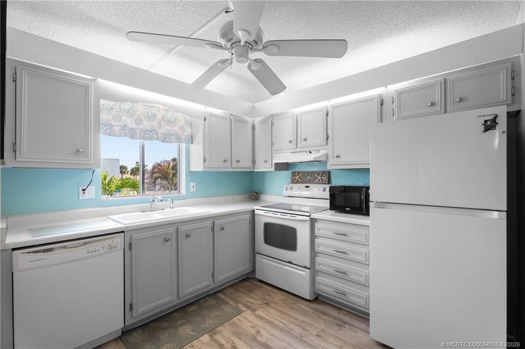 1560 NE 12th Terrace, Unit D9, Jensen Beach, FL 34957 Photo