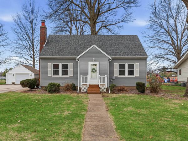 317 W Le Claire Road, Eldridge, IA 52748