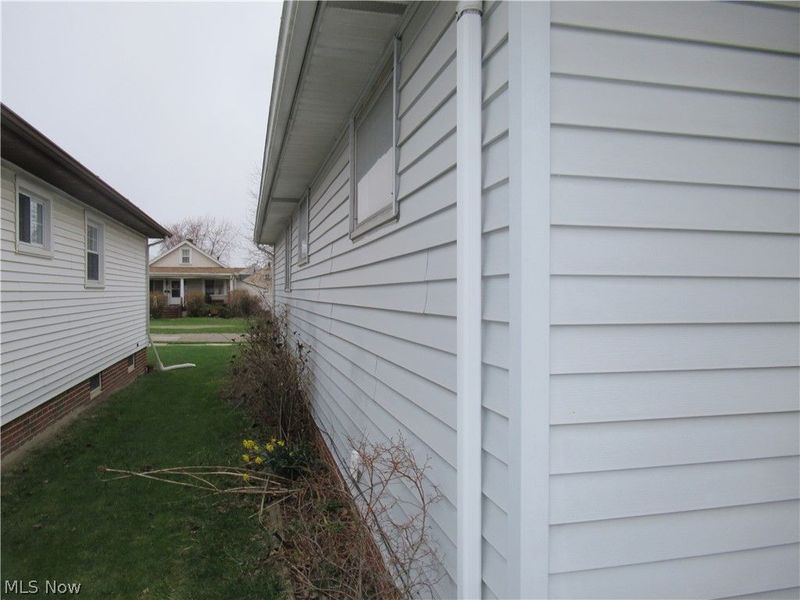 330 Paul Street , Bedford, OH 44146 Photo 5