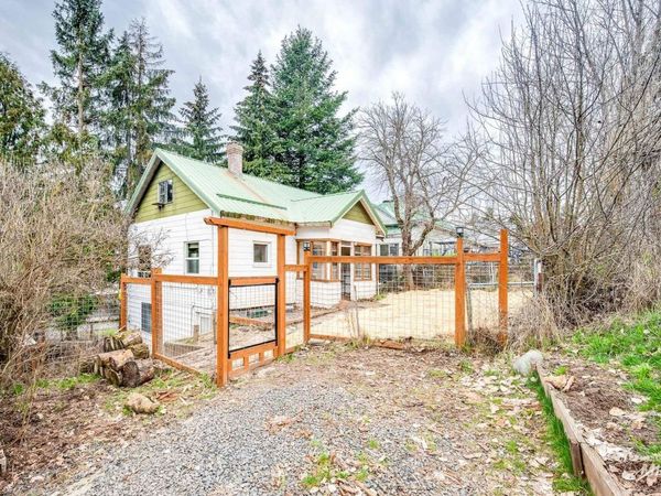 415 S Pine St, Troy, ID 83871