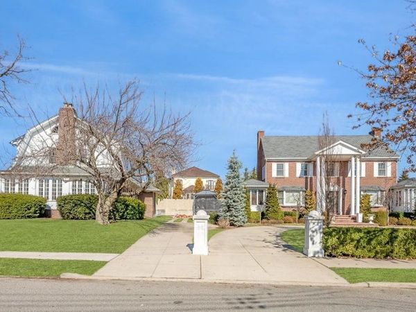 27 Center Drive , Malba, NY 11357