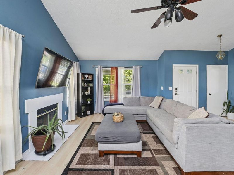 6109 Woodsboro Drive, Columbus, OH 43228 Photo 4