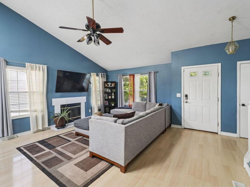 6109 Woodsboro Drive, Columbus, OH 43228 Photo 6