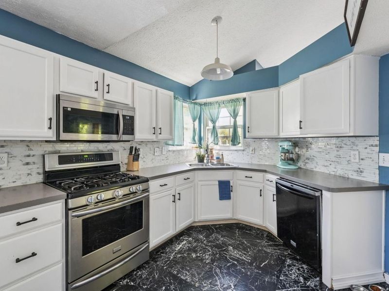 6109 Woodsboro Drive, Columbus, OH 43228 Photo 8