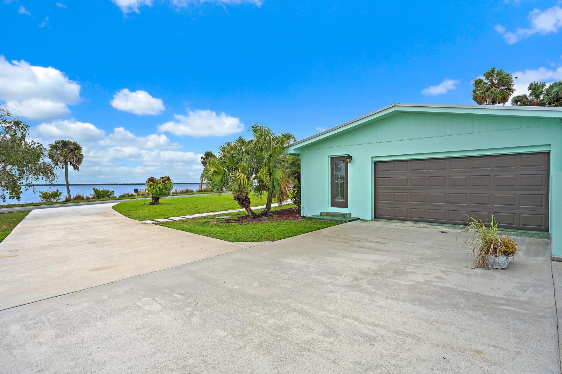 6205 S Indian River Drive, Fort Pierce, FL 34982 Photo