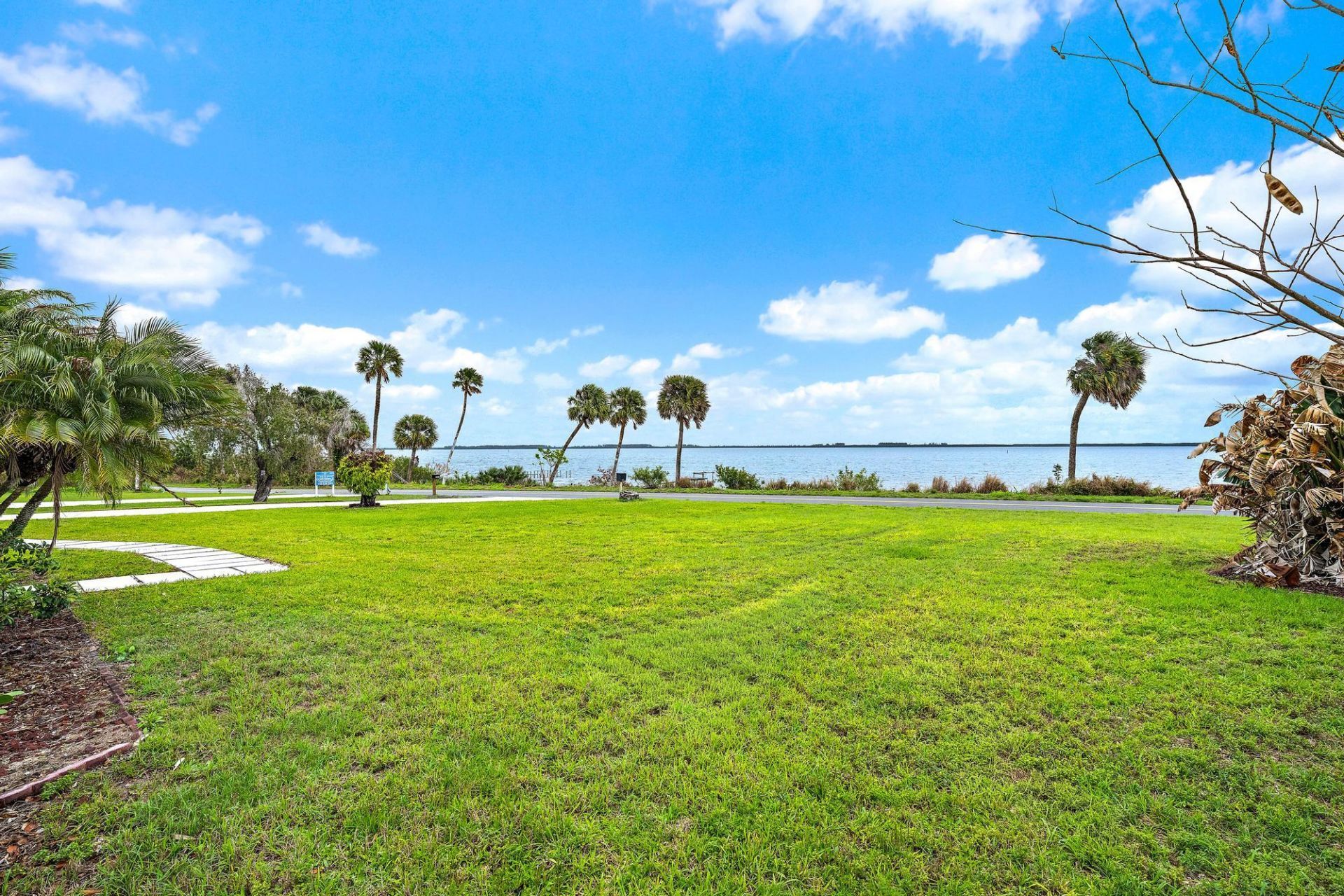 6205 S Indian River Drive, Fort Pierce, FL 34982 Photo