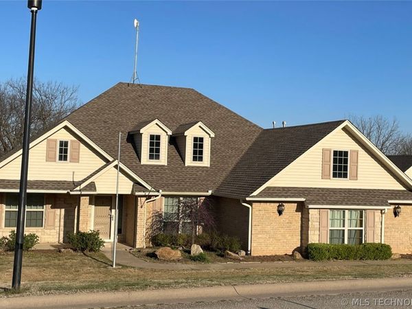 909 S Country Club Drive , Cushing, OK 74023