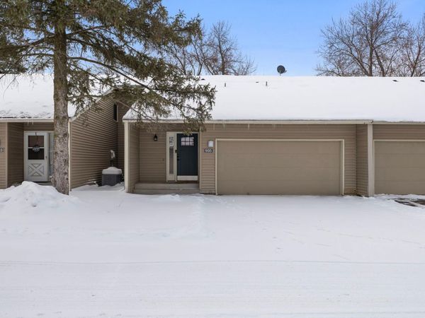 935 Monterey Court N, Shoreview, MN 55126
