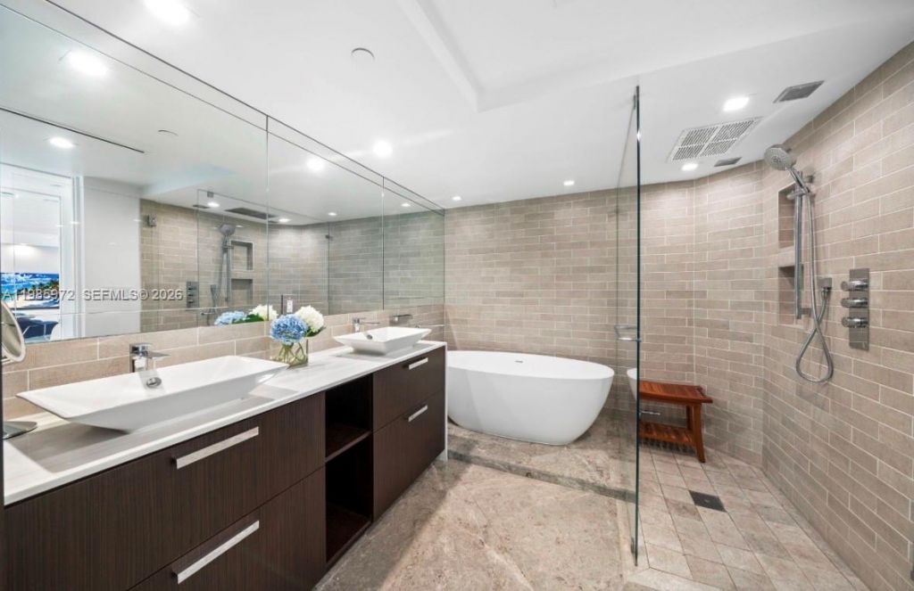 1500 Ocean Dr , Unit UPH-5, Miami Beach, FL 33139 Photo