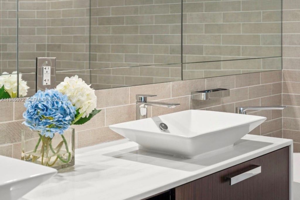 1500 Ocean Dr , Unit UPH-5, Miami Beach, FL 33139 Photo