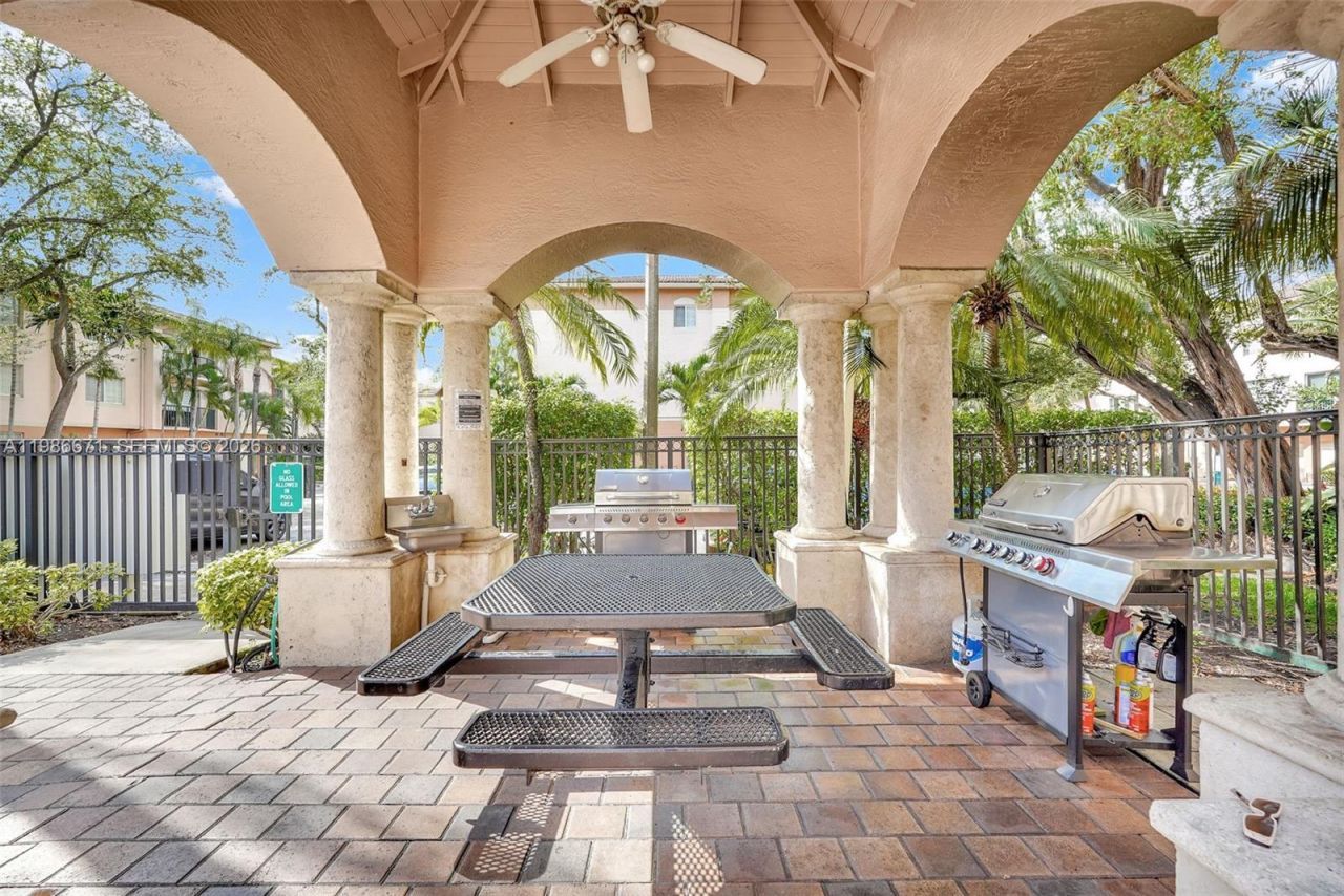 2107 SE 10th Ave, Unit 817, Fort Lauderdale, FL 33316 Photo