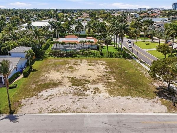 504 Parkwood LN , NAPLES, FL 34103