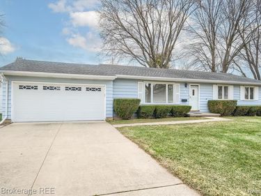 418 Windmill Point Drive, Flushing, MI 48433