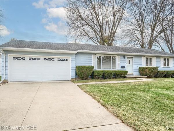 418 Windmill Point Drive, Flushing, MI 48433