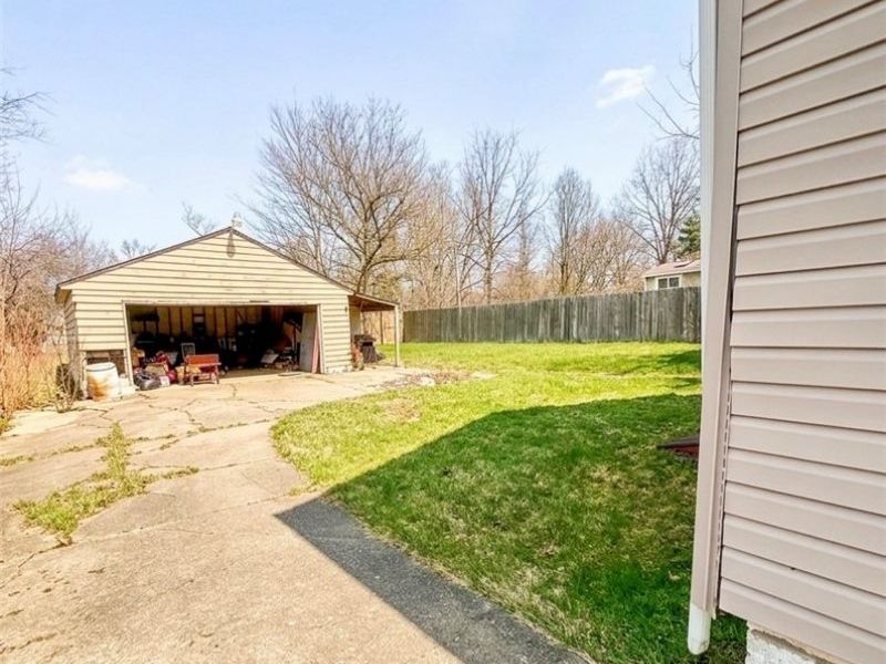 452 W Earle Avenue, Youngstown, OH 44511 Photo 5