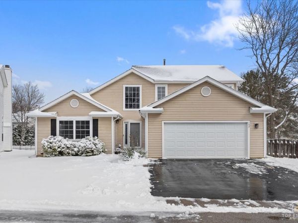 157 N Crooked Lake Lane , Lindenhurst, IL 60046