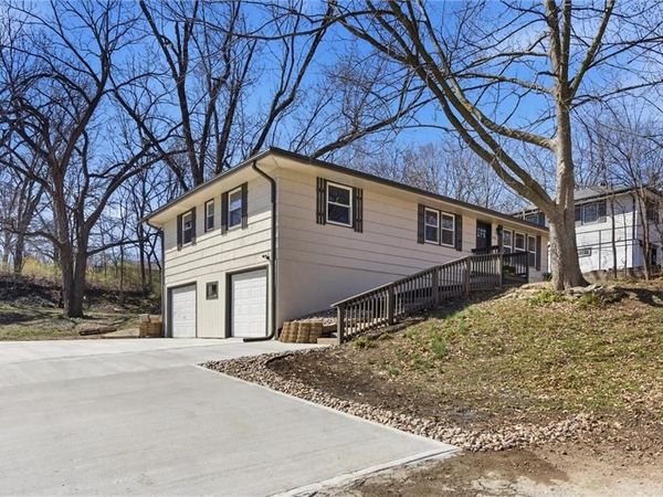 2425 NE 38th Street, Kansas City, MO 64116