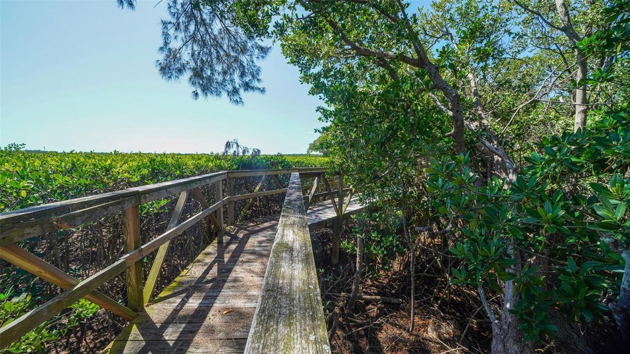 1005 Pelican Court, Bradenton, FL 34209 Photo