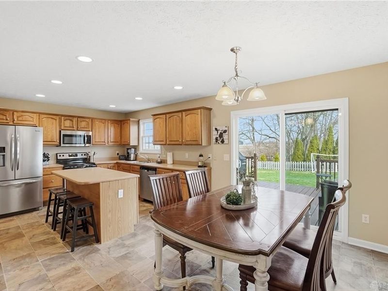 2813 Amberwood Drive, Troy, OH 45373 Photo 9