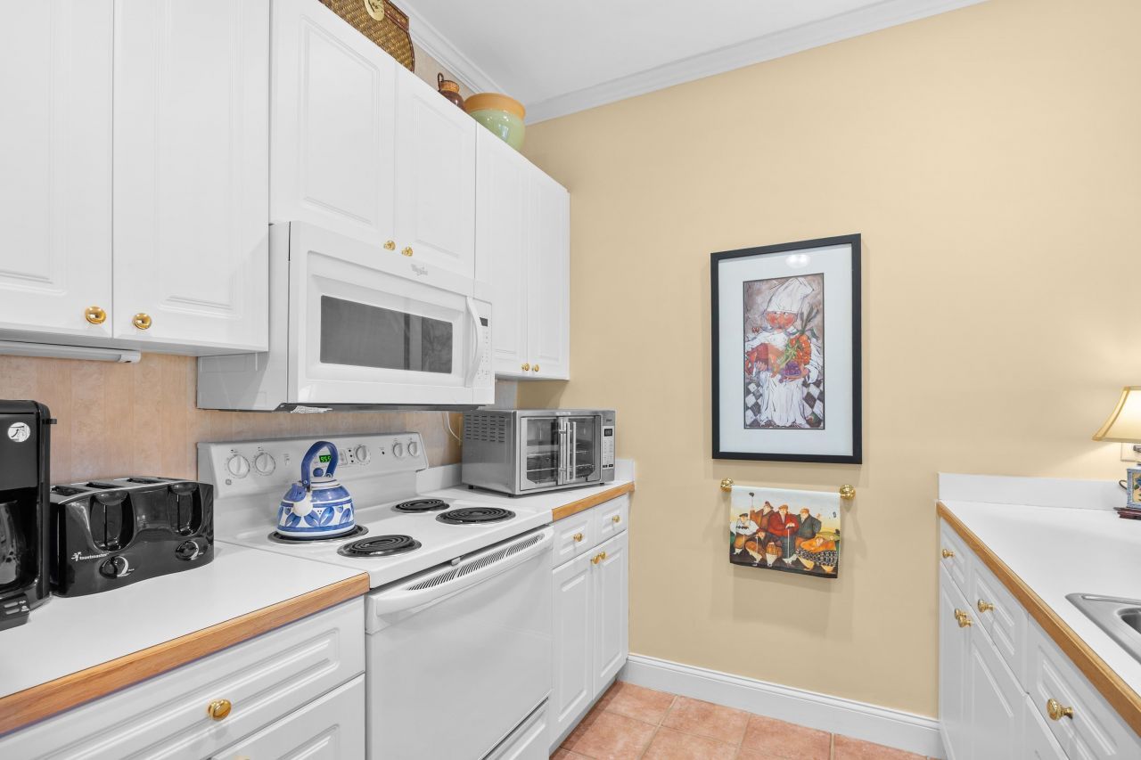 48 Twelve Oaks Dr. Photo 6