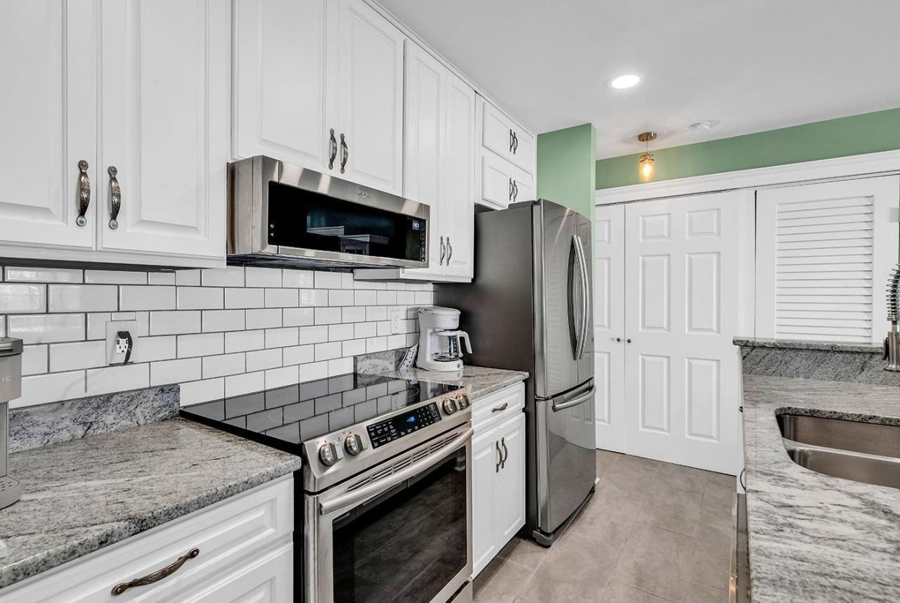 4357 Spa Dr. Photo 7