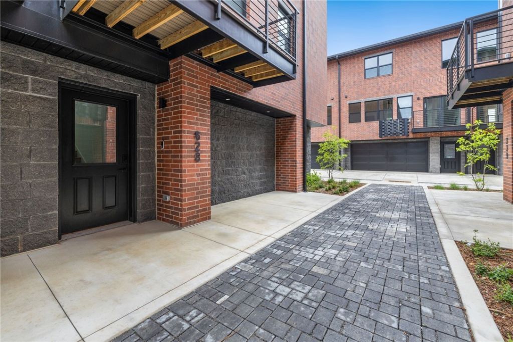 628 SW Bluebird Aly, Bentonville, AR 72712 Main Photo