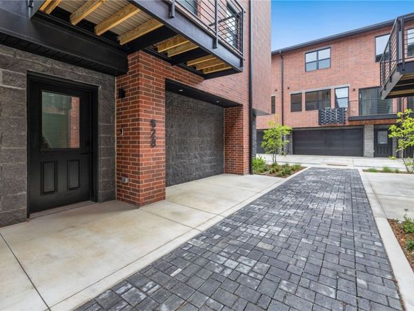 628 SW Bluebird Aly , Bentonville, AR 72712