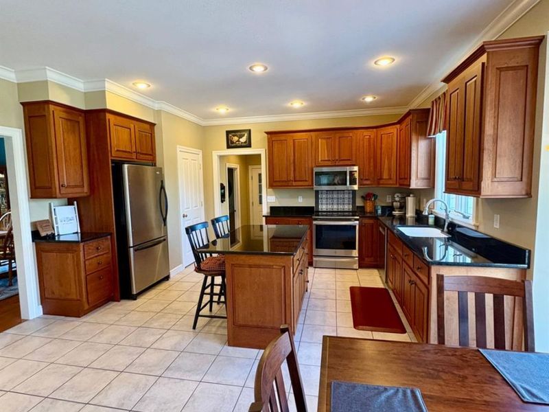 499 Williamsburg Drive, Tiffin, OH 44883 Photo 9