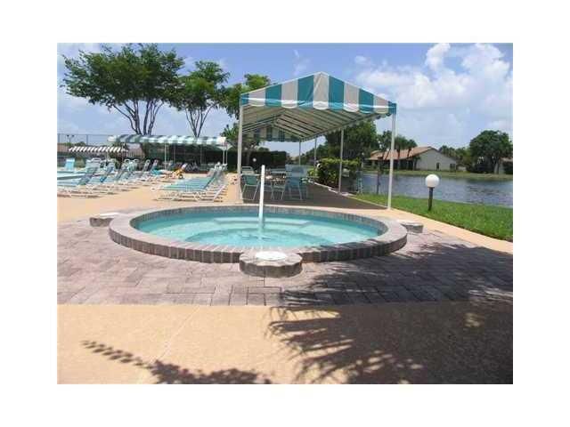 7831 Willow Spring Drive, Unit 526, Wellington, FL 33467 Photo
