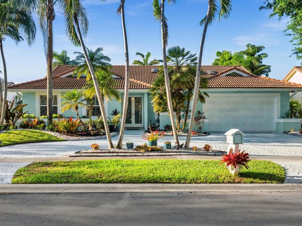 9254 NW 18th Street, Plantation, FL 33322