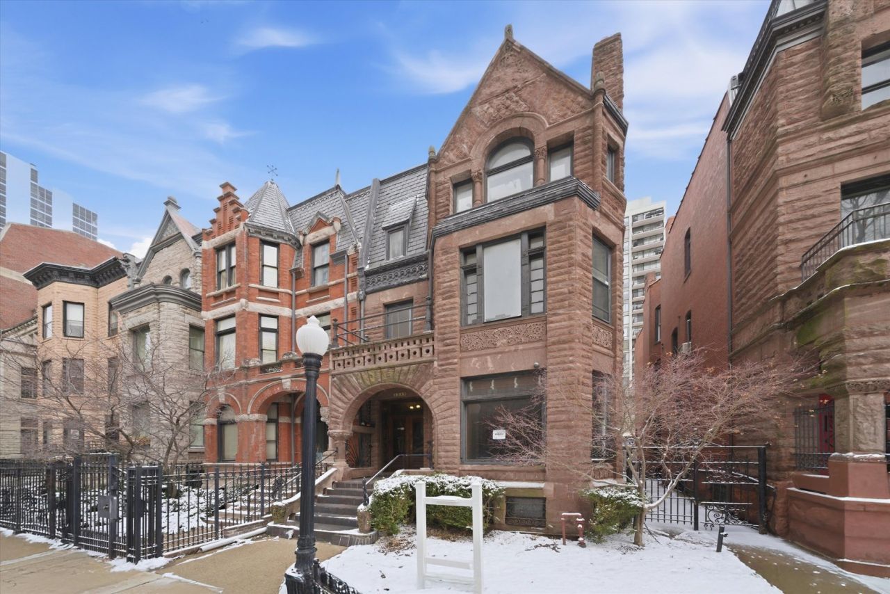 1517 N Dearborn Parkway, Chicago, IL 60610 Main Photo