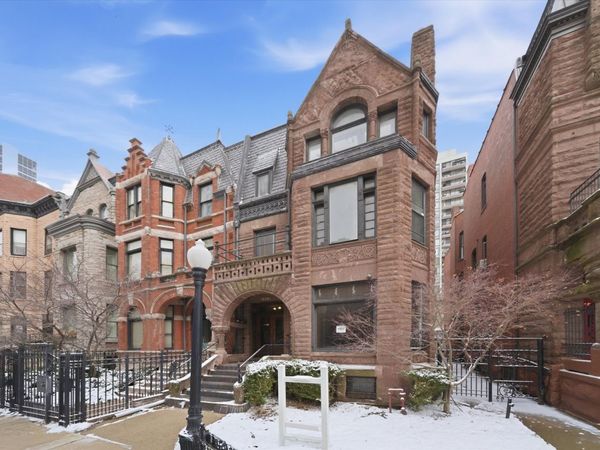 1517 N Dearborn Parkway , Chicago, IL 60610