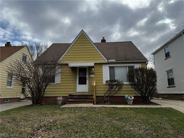 5593 South Boulevard , Maple Heights, OH 44137