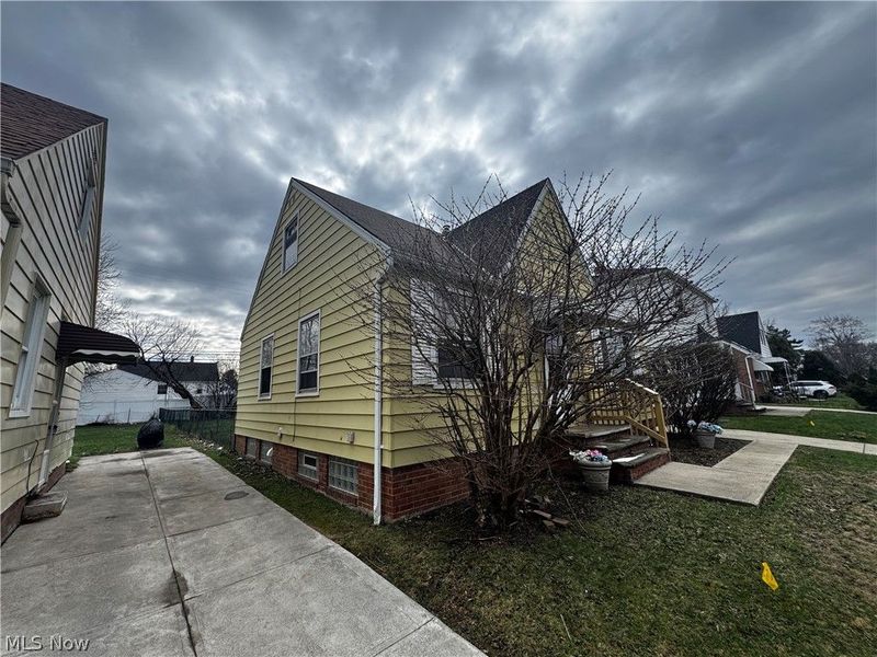 5593 South Boulevard , Maple Heights, OH 44137 Photo 4