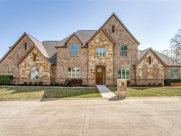 6800 Woodland Hills Drive, North Richland Hills, TX 76182