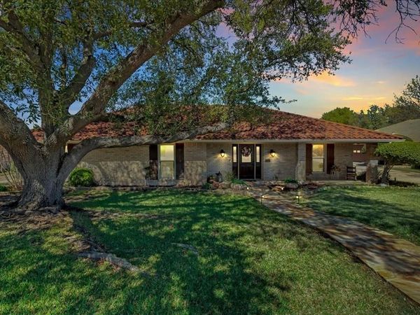1111 Berkshire Court, Trophy Club, TX 76262
