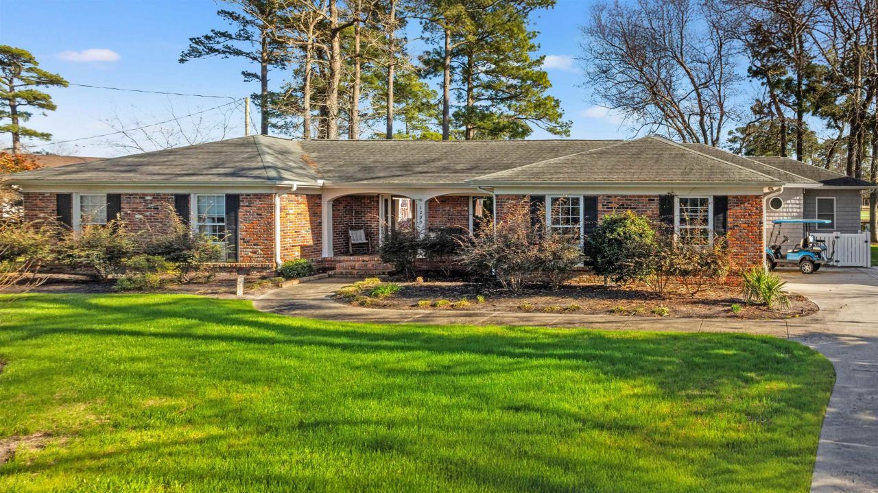 1208 Golfview Dr. Photo 2