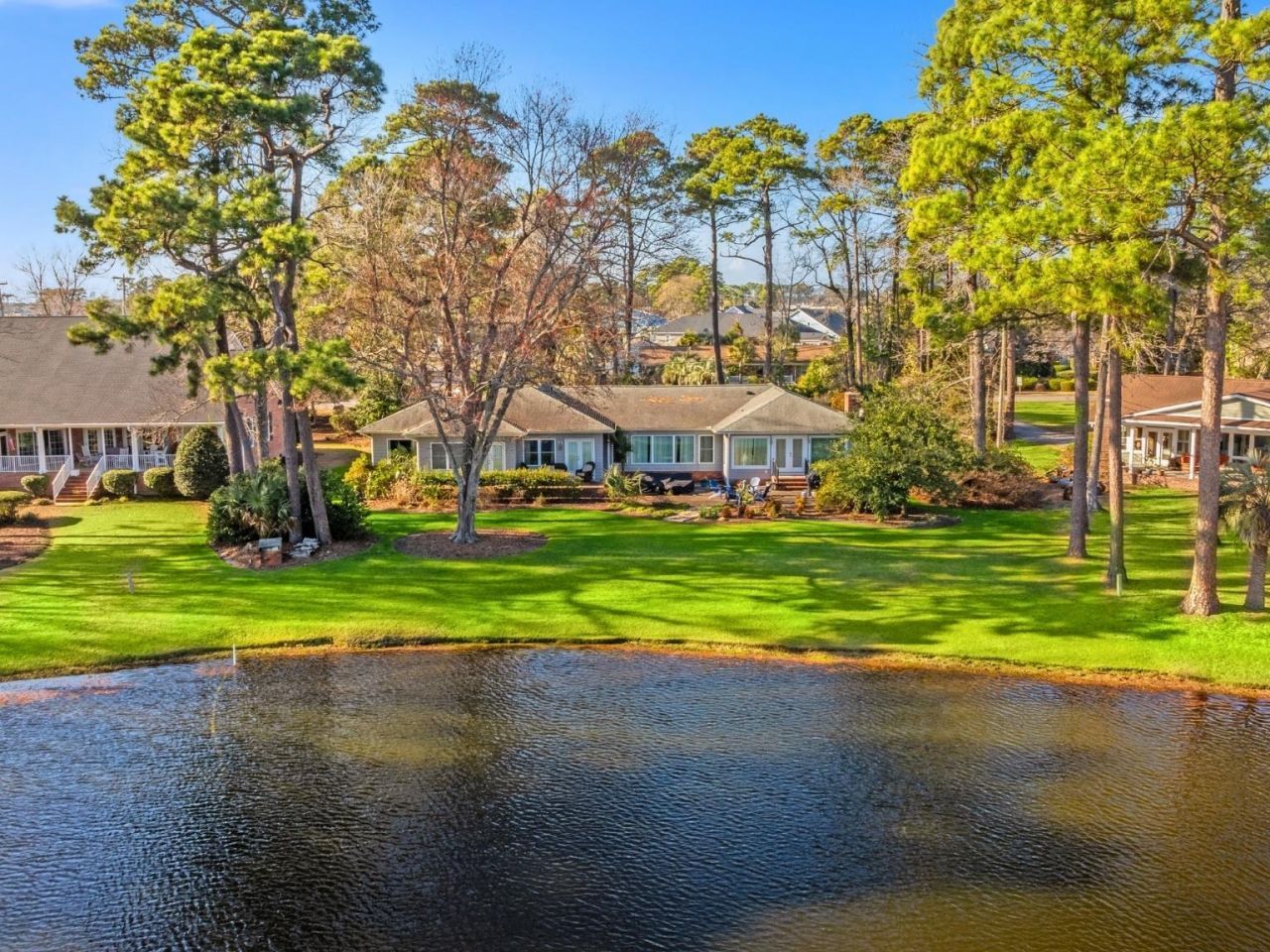 1208 Golfview Dr. Photo 4