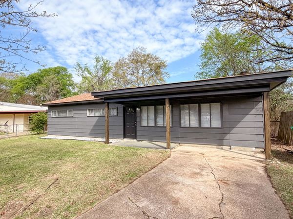 503 16th Ave N, Columbus, MS 39701