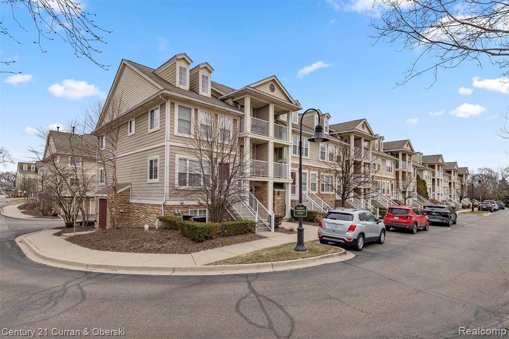 1095 Beaver Run, Troy, MI 48083 Main Photo