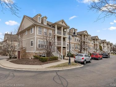 1095 Beaver Run, Troy, MI 48083