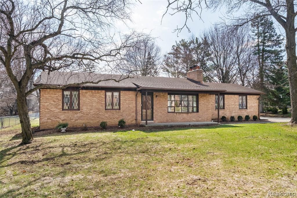 37715 Saint Martins Street, Livonia, MI 48152 Main Photo