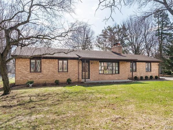 37715 Saint Martins Street, Livonia, MI 48152