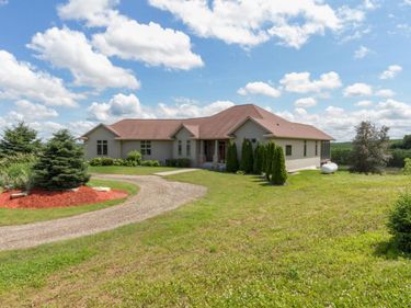 62997 430th Avenue, Mazeppa, MN 55956