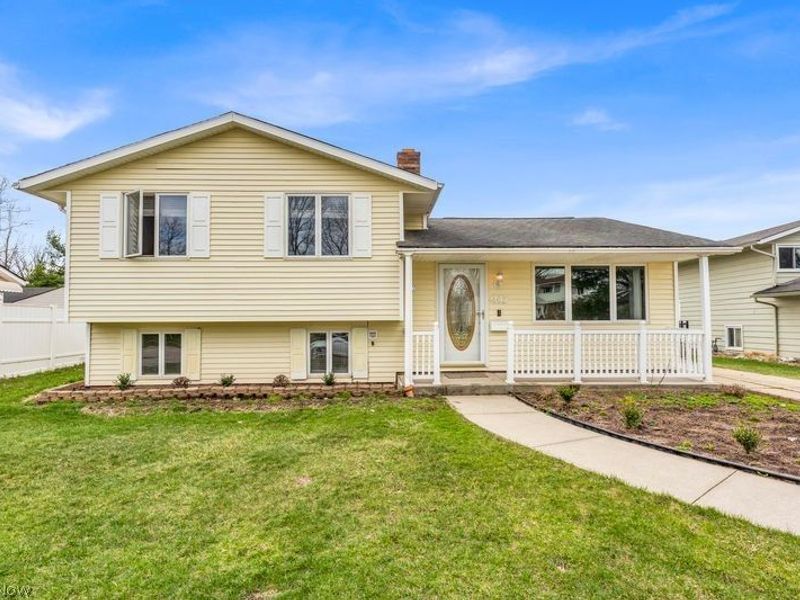 462 Waterbury Drive, Eastlake, OH 44095 Photo 1