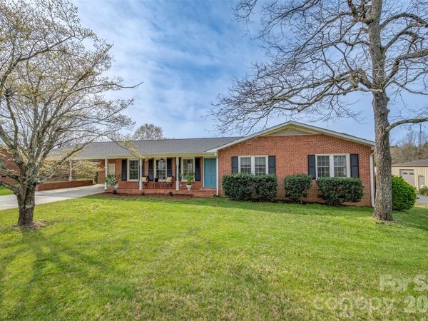 820 E Brookwood Drive, Landrum, SC 29356