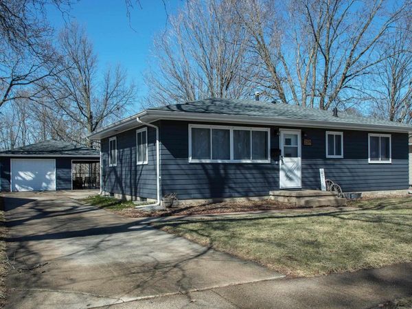 2519 Valley Park Drive, Cedar Falls, IA 50613