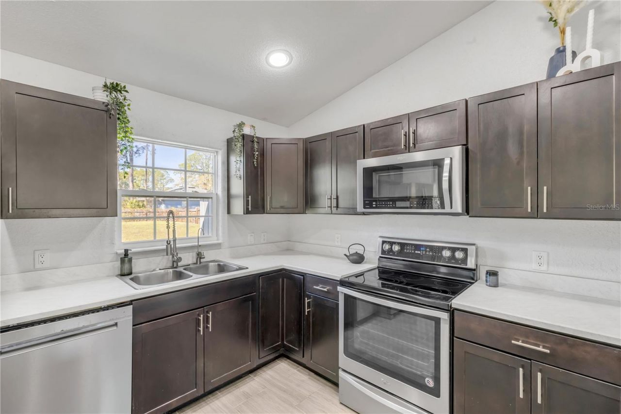 1740 East Parkway , Deland, FL 32724 Photo