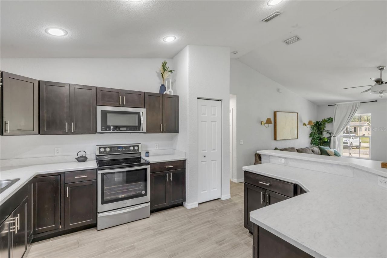 1740 East Parkway , Deland, FL 32724 Photo