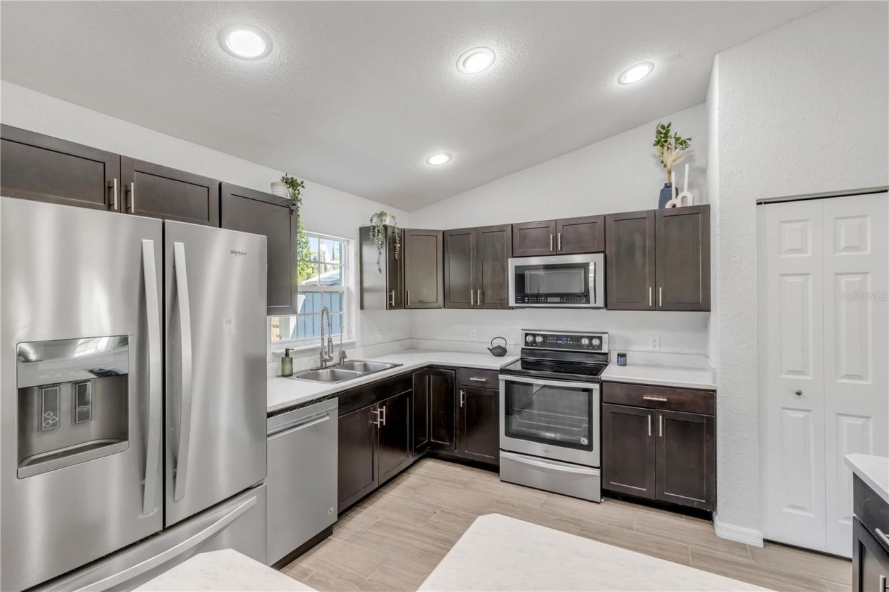 1740 East Parkway , Deland, FL 32724 Photo